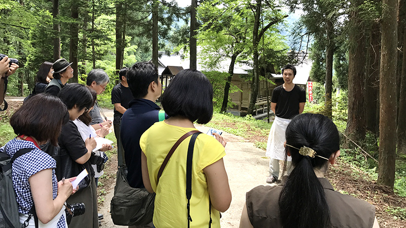 里山十帖での取材の様子